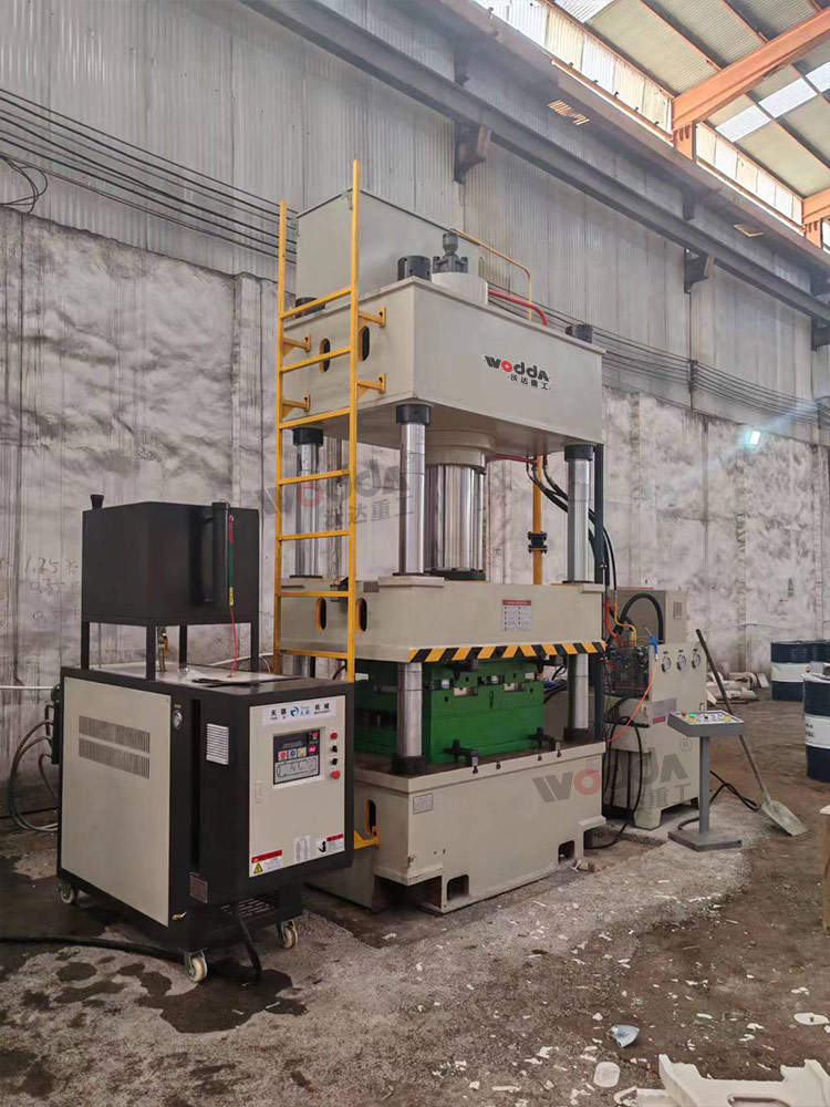 400噸四柱液壓機模壓石英石水槽客戶車間 400噸四柱液壓機模壓石英石水槽客戶車間