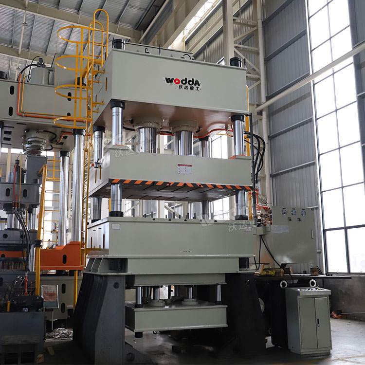 630噸三梁四柱液壓機(液壓墊) 630噸三梁四柱液壓機(液壓墊)