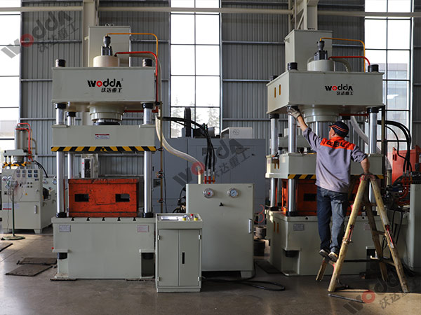 200噸拉伸液壓機(jī) 200噸拉伸液壓機(jī)