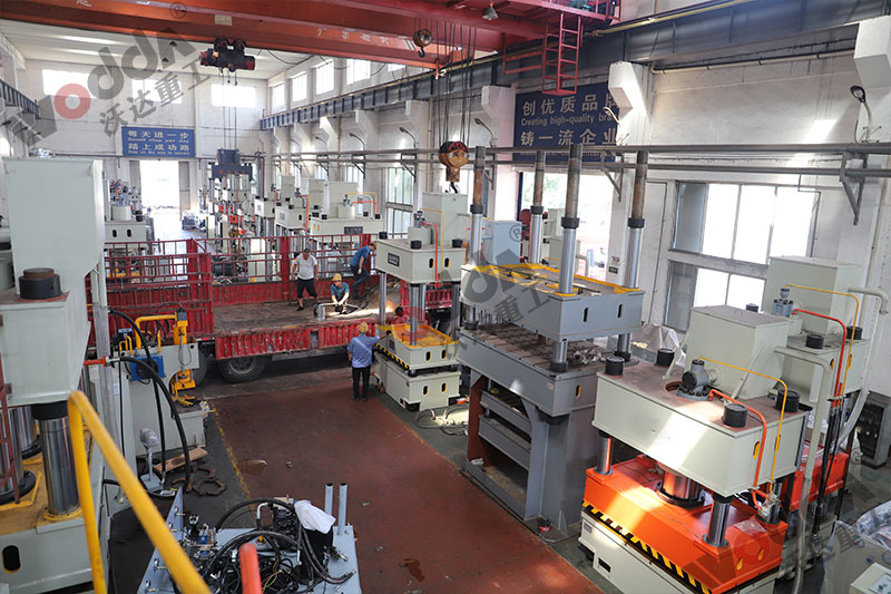 不銹鋼托盤拉伸液壓機裝車發貨 不銹鋼托盤拉伸液壓機裝車發貨