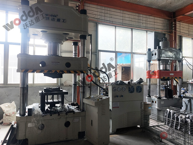 200噸金屬薄板拉伸機 200噸金屬薄板拉伸機