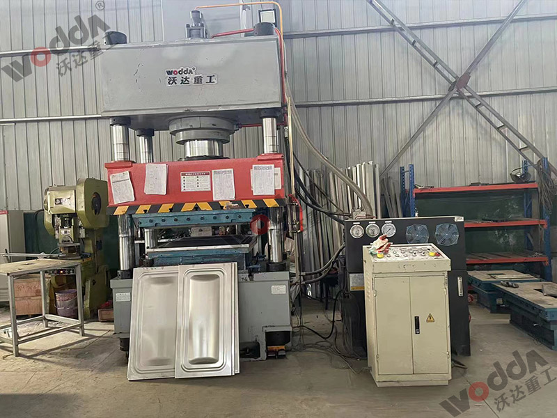 400噸巧克力水箱板拉伸液壓機 400噸巧克力水箱板拉伸液壓機