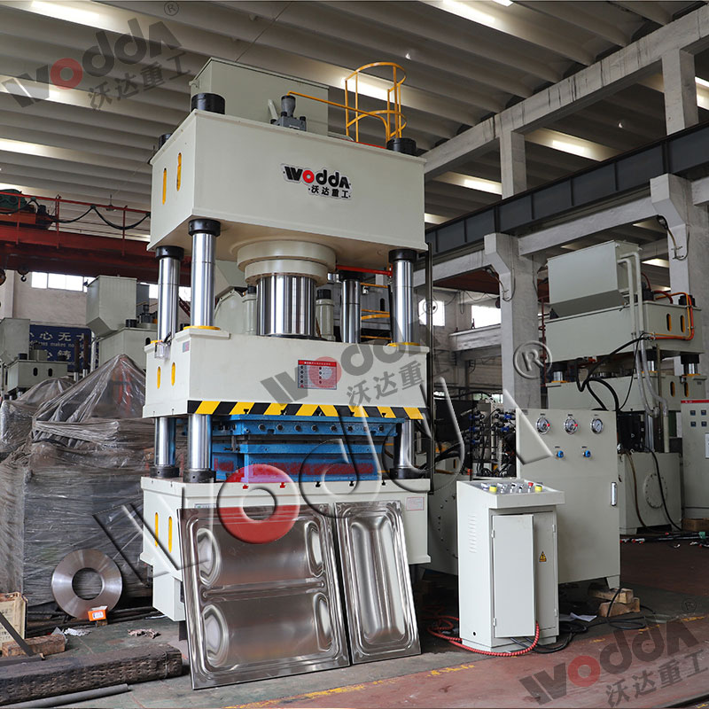 400噸不銹鋼水箱成型液壓機 400噸不銹鋼水箱成型液壓機