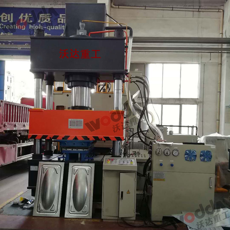 400噸不銹鋼水箱成型液壓機 400噸不銹鋼水箱成型液壓機