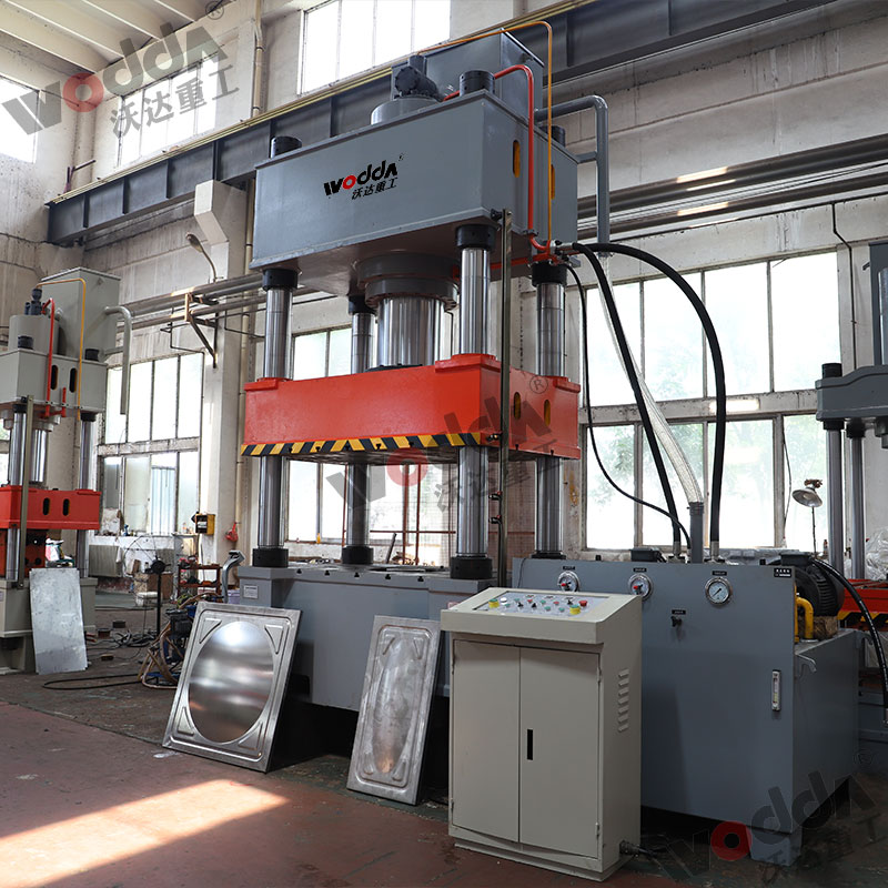 500噸不銹鋼水箱成型液壓機 500噸不銹鋼水箱成型液壓機