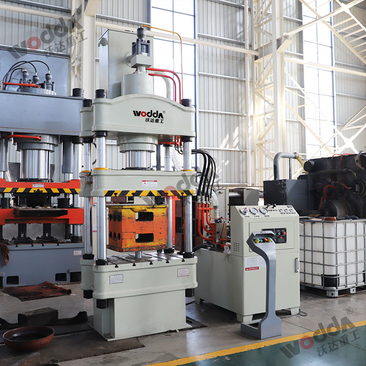 200噸拉伸液壓機(jī) 200噸拉伸液壓機(jī)