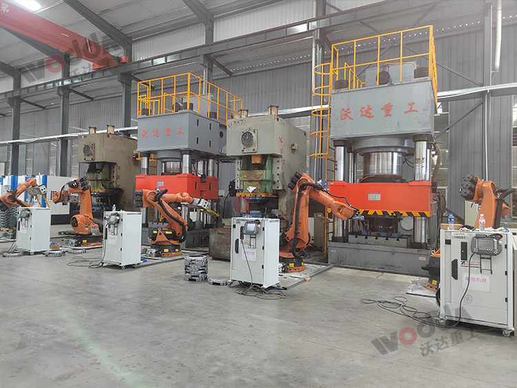 2000噸汽車離合器外殼拉伸液壓機客戶現場 2000噸汽車離合器外殼拉伸液壓機客戶現場