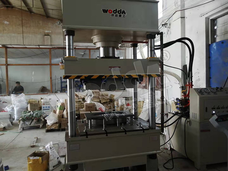 250噸太陽能路燈殼拉伸液壓機 250噸太陽能路燈殼拉伸液壓機