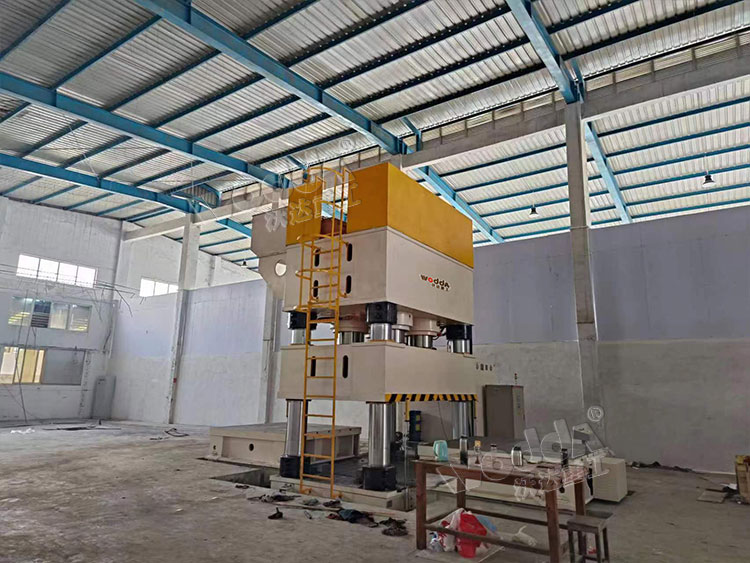 3000噸三梁四柱液壓機客戶現場 3000噸三梁四柱液壓機客戶現場