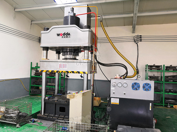 250噸金屬薄板拉伸機 250噸金屬薄板拉伸機