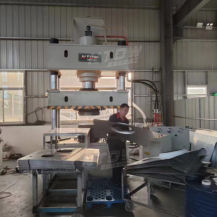 315噸燃氣罩外殼拉伸四柱液壓機 315噸燃氣罩外殼拉伸四柱液壓機