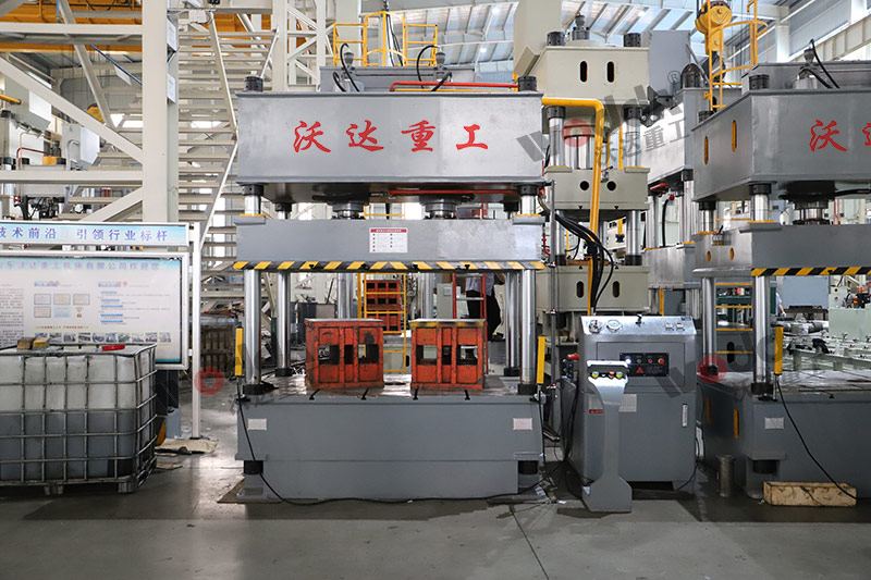 200噸四柱液壓機(jī) 200噸四柱液壓機(jī)