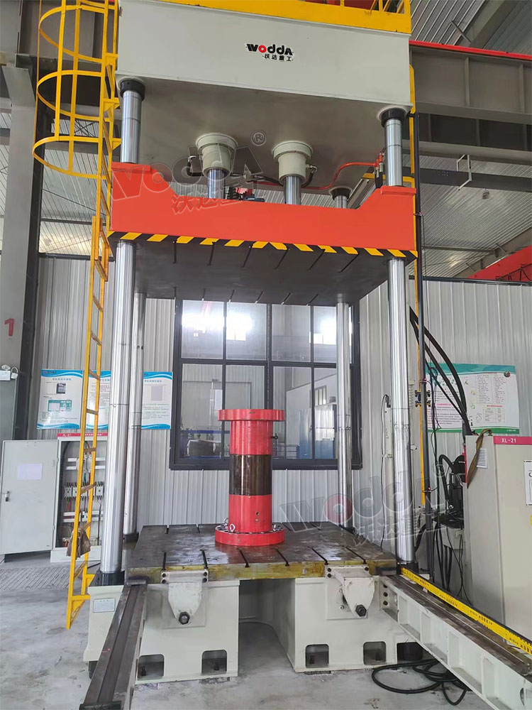 200噸三梁四柱液壓機試機 200噸三梁四柱液壓機試機