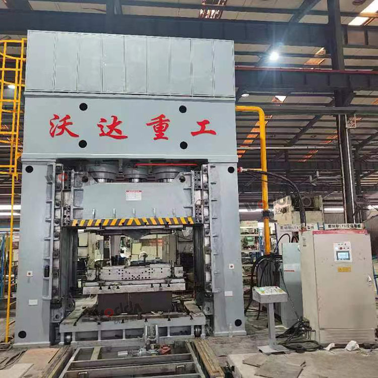 1250噸框架式液壓機客戶現(xiàn)場 1250噸框架式液壓機客戶現(xiàn)場