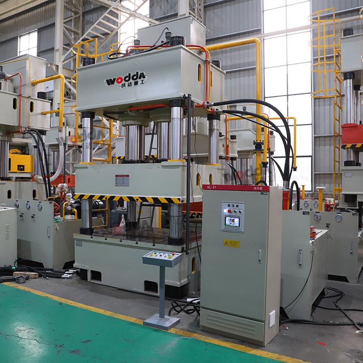 630噸四柱三梁液壓機 630噸四柱三梁液壓機