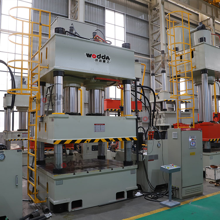 630噸四柱液壓機車間實拍 630噸四柱液壓機車間實拍