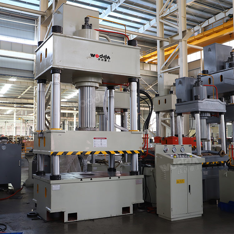 315T三梁四柱液壓機(jī).jpg 315T三梁四柱液壓機(jī).jpg