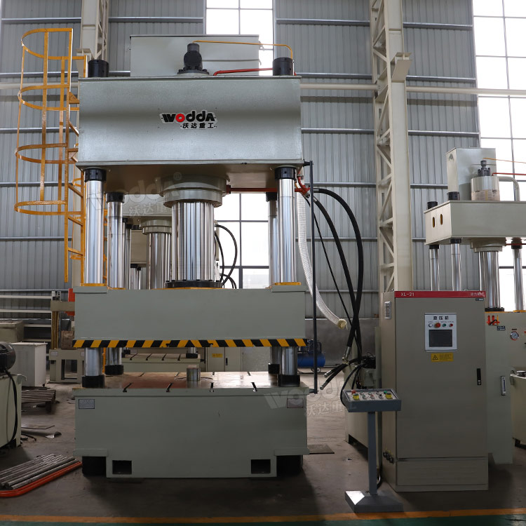 500噸電車擋風板沖壓成型液壓機 500噸電車擋風板沖壓成型液壓機