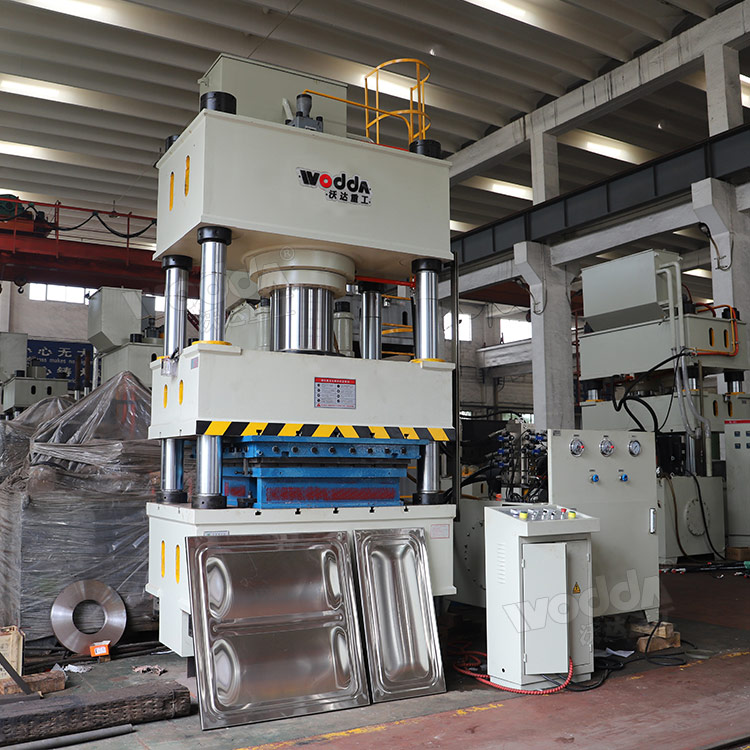 不銹鋼巧克力水箱板拉伸液壓機(jī) 不銹鋼巧克力水箱板拉伸液壓機(jī)