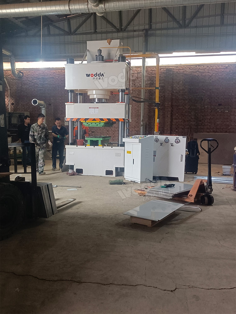 400噸不銹鋼水箱板拉伸液壓機 400噸不銹鋼水箱板拉伸液壓機