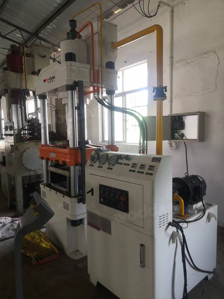 200噸拉伸機 200噸拉伸機