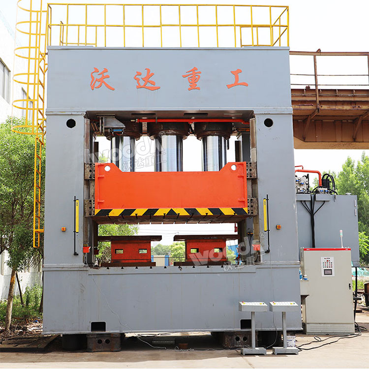 3000噸框架式液壓機(jī) 3000噸框架式液壓機(jī)