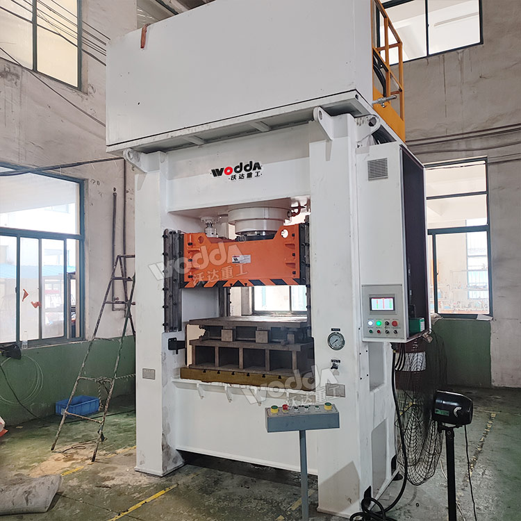 315噸框架式液壓機(jī) 315噸框架式液壓機(jī)