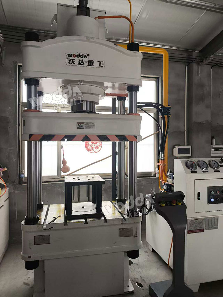 200噸四柱拉伸機(jī)現(xiàn)場(chǎng) 200噸四柱拉伸機(jī)現(xiàn)場(chǎng)