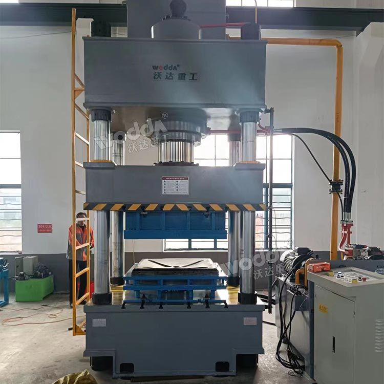 不銹鋼水箱拉伸液壓機現場 不銹鋼水箱拉伸液壓機現場