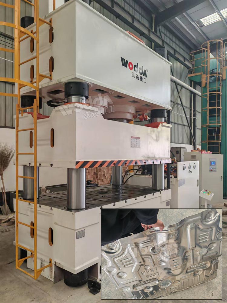 1000噸三梁四柱液壓機 1000噸三梁四柱液壓機