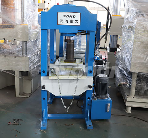 150T龍門液壓機(jī)