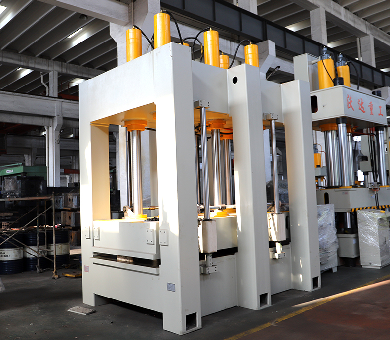 建筑隔溫新型材料成型機(jī)實拍圖